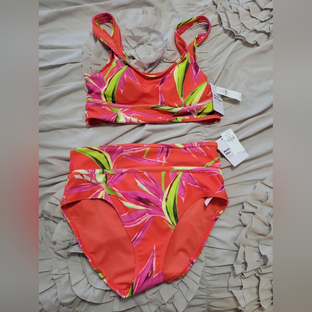 NWT Old Navy swimsuit. S top M bottom
